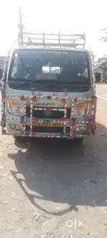 Tata magic express 2018
