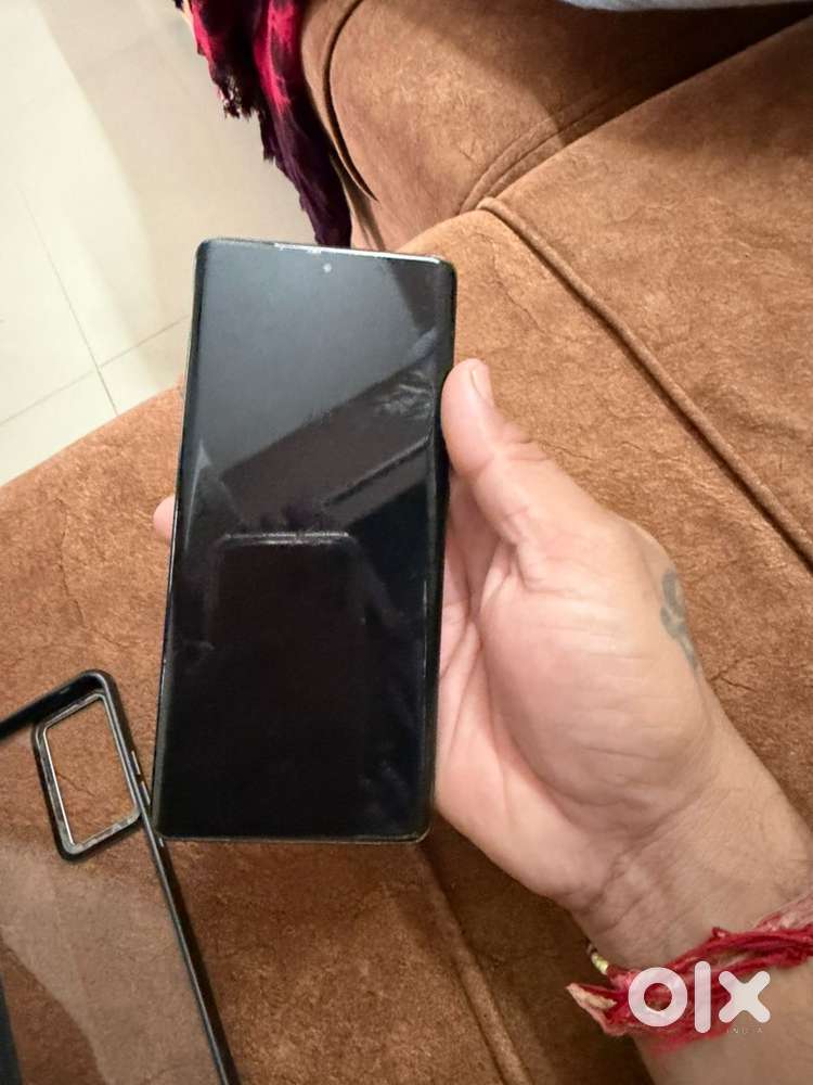 X 70 pro , 12-256gb, with bill original charger & cover.