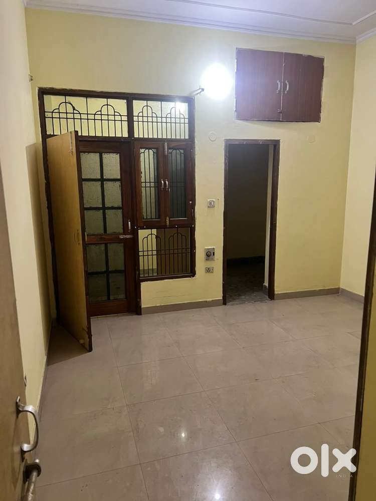 2 bhk Indipendent house rent for batchlers or family at vibhavkhand