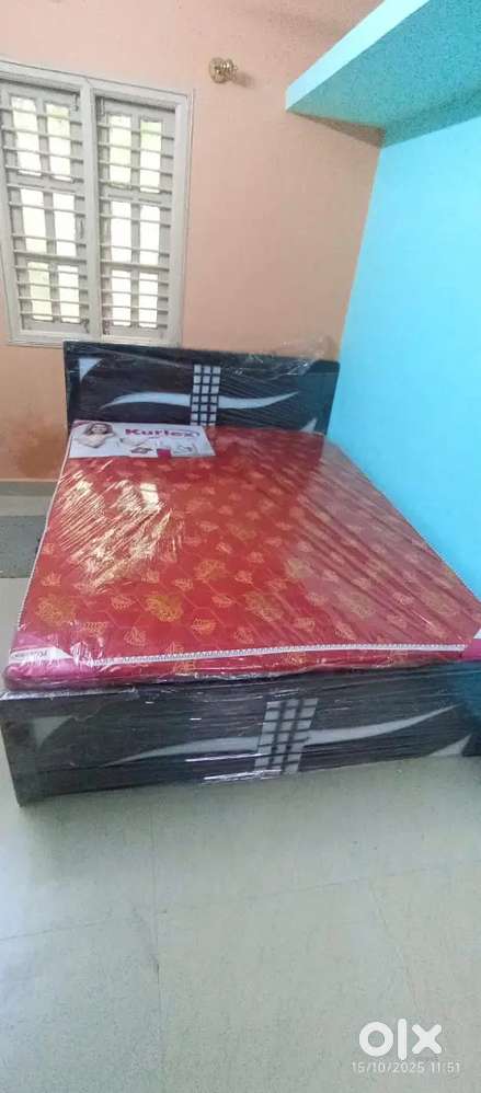 Factory price sale queen size cot with mattress at affordable price