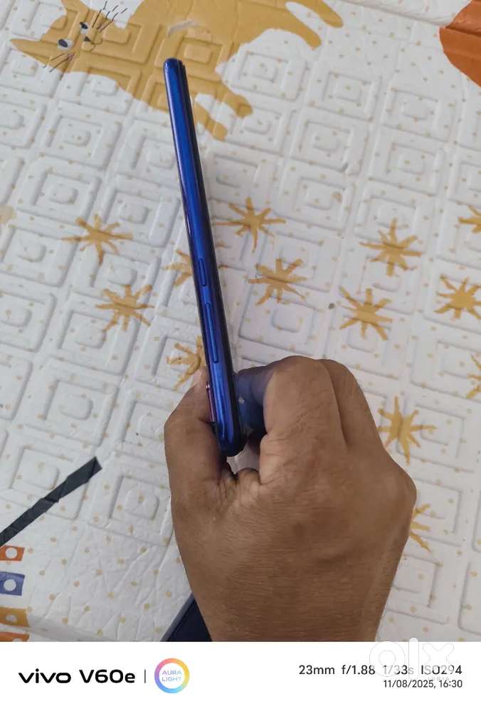 Redmi note 7 pro.  6.64 blu