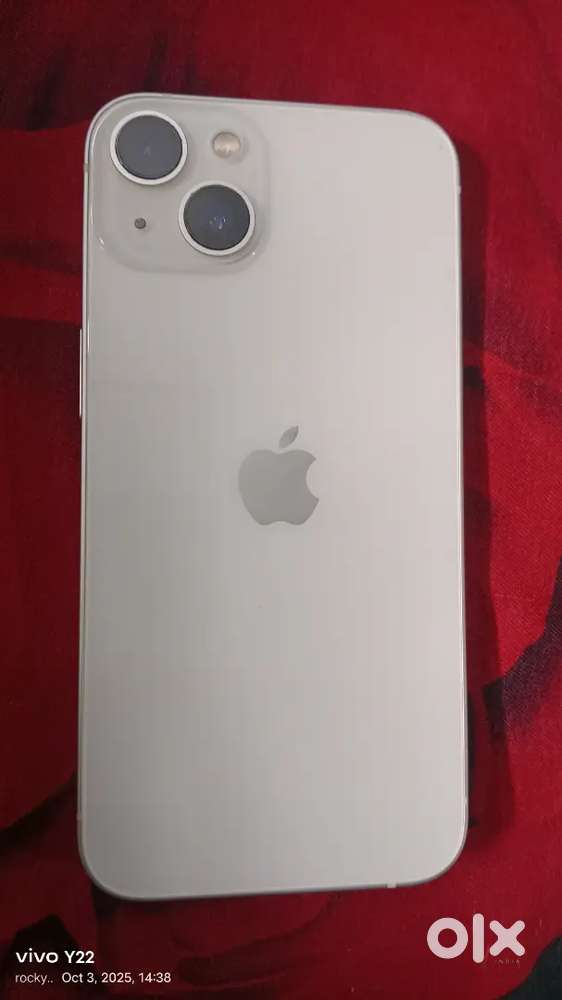 Iphone 13 128GB / 4GB in white colour. Battery health is 93%