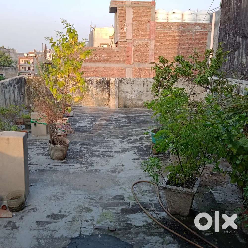 Roof of Second Floor, with terrace/roof right