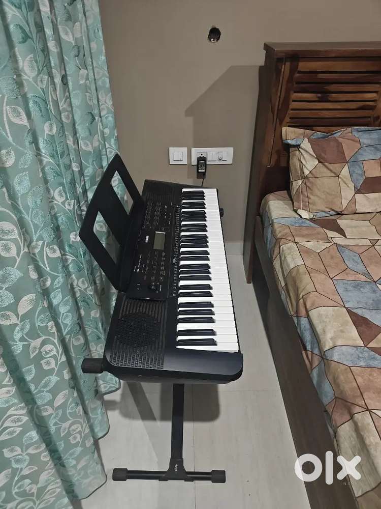 Yamaha PSR E273 Keyboard