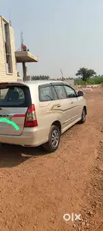 Toyota Innova 2015 Diesel V 175000 Km Driven