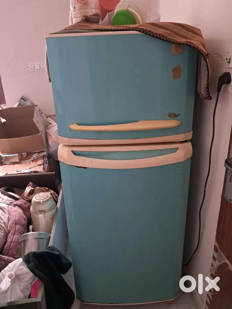 Fridge double door 5 star 250 litres