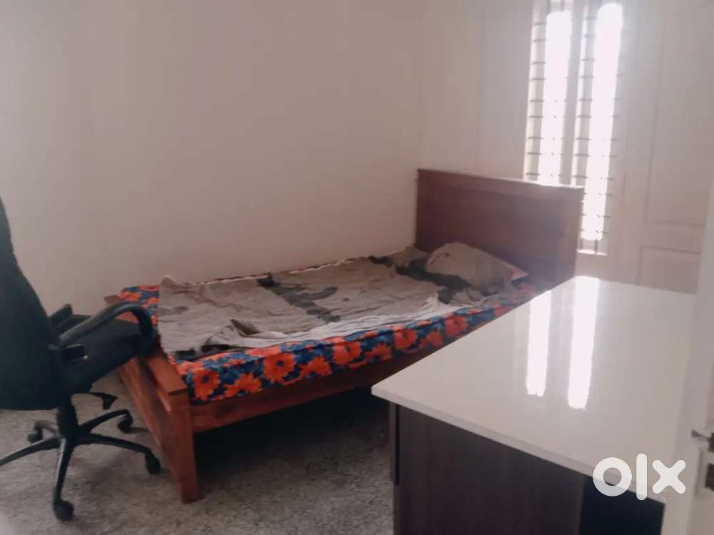 2 BHK GROUND FLOOR FOR RENT THRIKKAKARA  5 BACHLERS GENTS