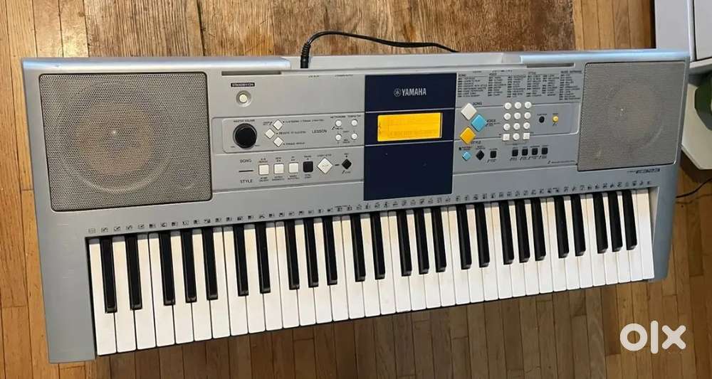 YAMAHA PSR E323