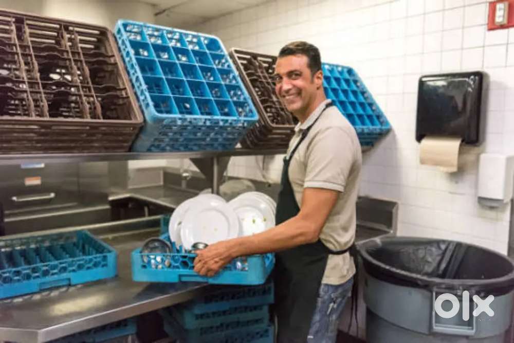 Ut +Housekeeping Boy की आवश्यकता है in vaishali.