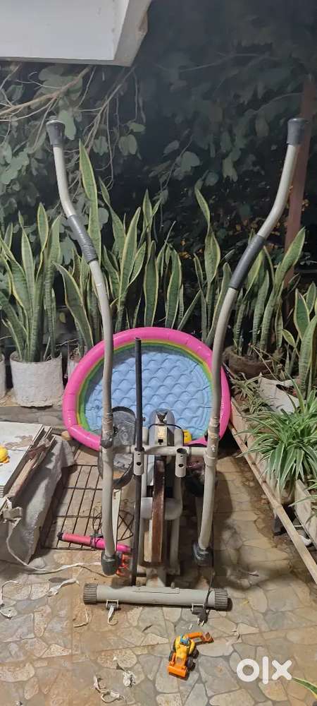 Elliptical trainer