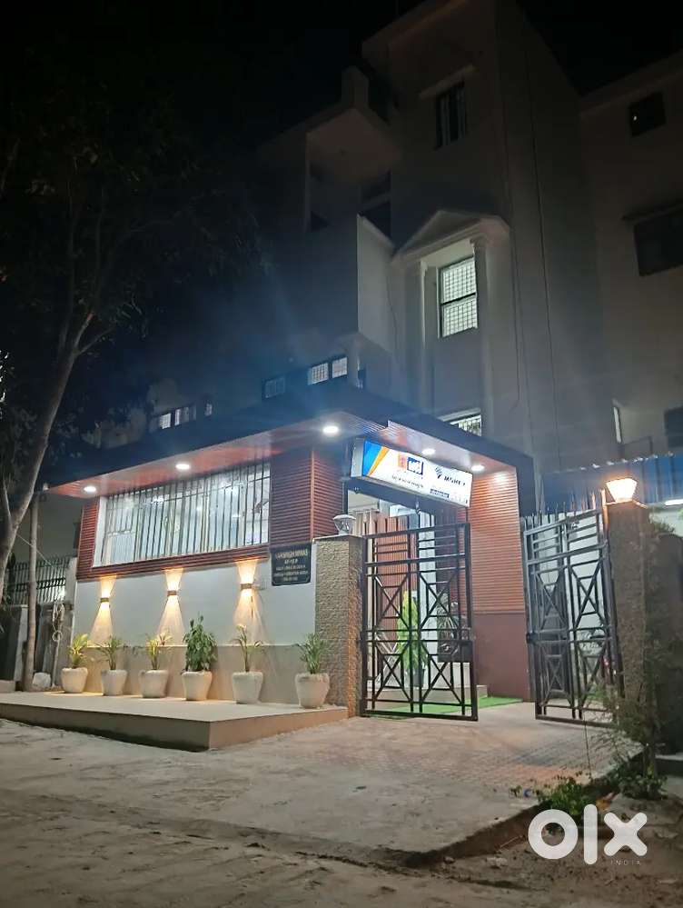 Pari chowk metro stay