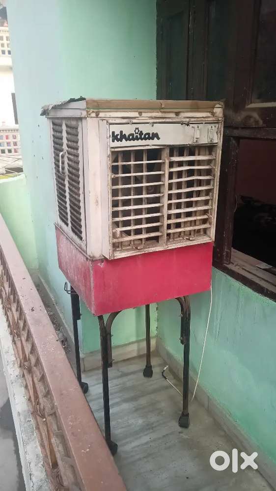 Cooler with Stand