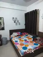 Mujhe ek room mate chaiye woh bhi ladki jo work karti hoon