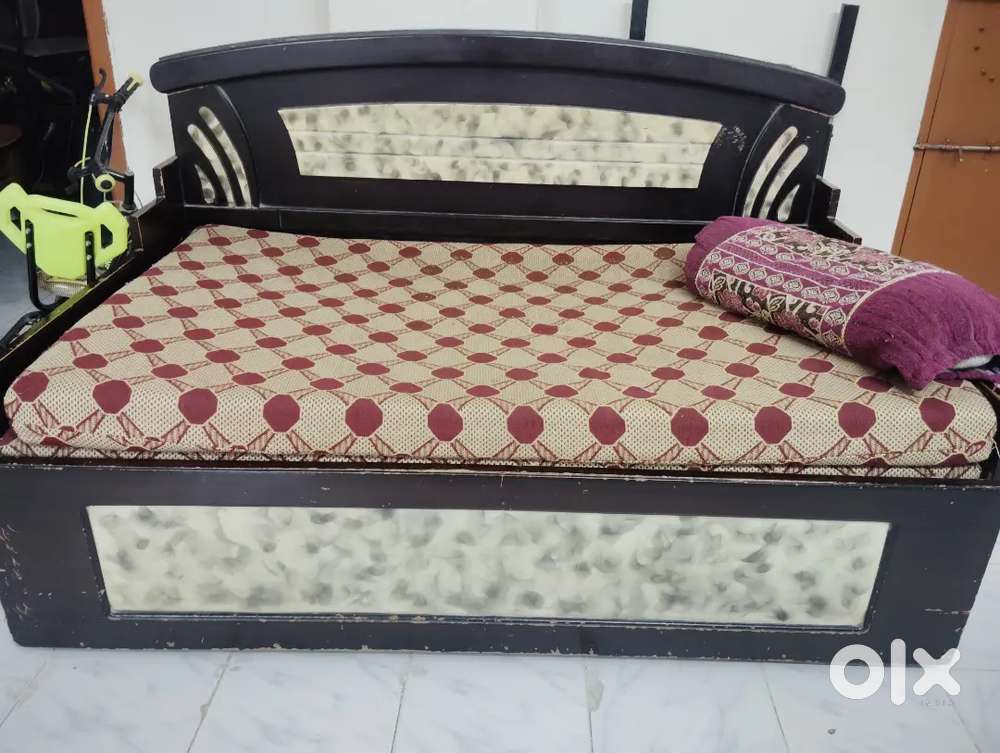 Divan with bed