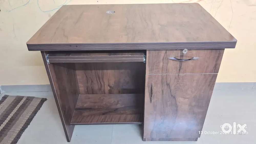 Computer / Laptop table