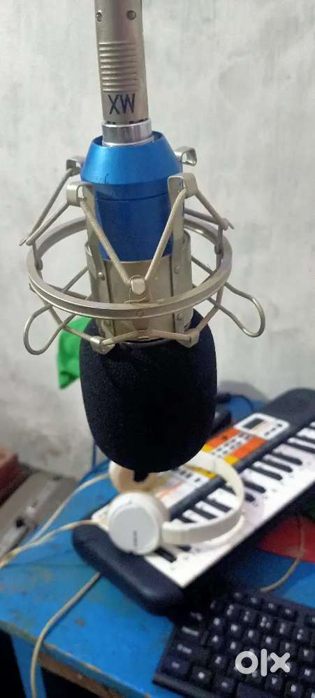 Yamaha keyboard, Beringer sound interface and bm800 mic with stand