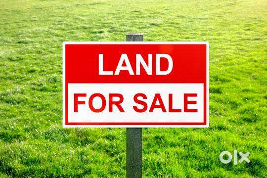 7 cent plot with old house.