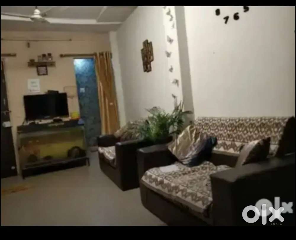 A semi furnished flat. Beautifl, naturl air and light. Good locality.