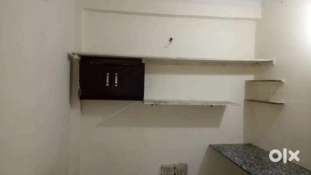 Rent room floor -0 without kitchen Mansarovar park Shahdara