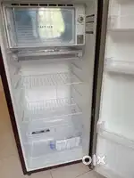 To sell Whirlpool single door 184ltr fridge(7months old)
