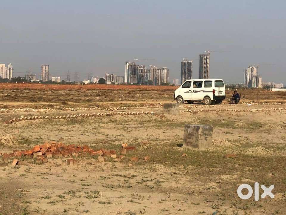 G Noida me plot Lena Hua asan masik kiston pr uplabdh matr 3000/-per