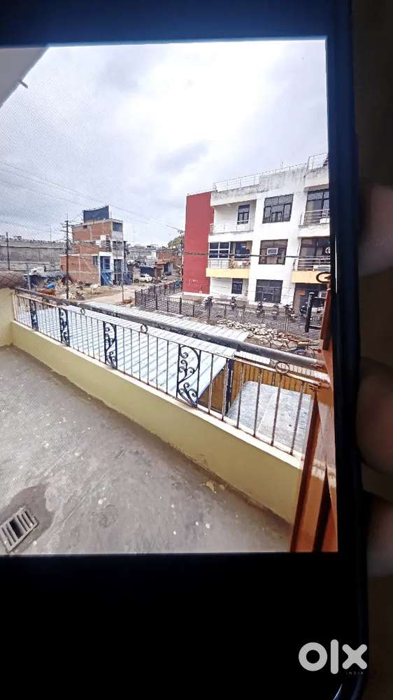 3room set on 1st floor in naubasta y block kidwai nagar