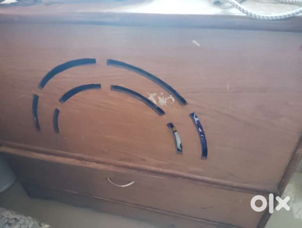 Wooden dressing table showcase,and mailedaan