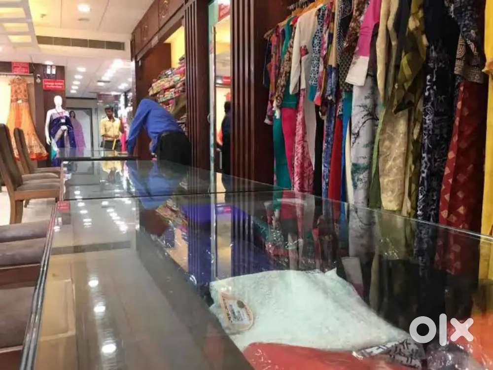 SAREE SHOWROOM VACANCY AVAILABLE IN LUCKNOW LOCATION.