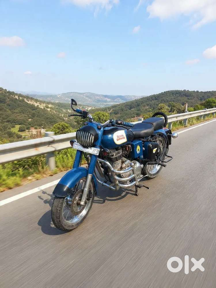 Royal Enfield classic 350 First Owner 2017 less used in mint condition