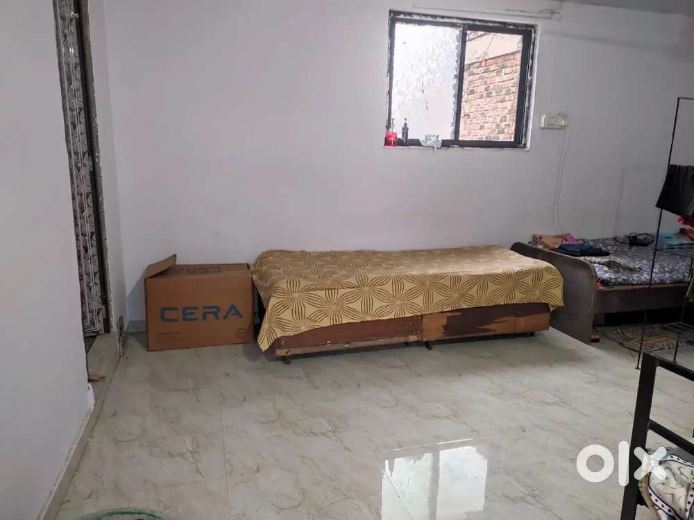 Room available for boys on coat basis