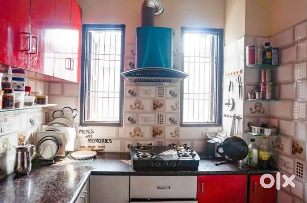 Home cook. ( Ghar ka khana banne wala)