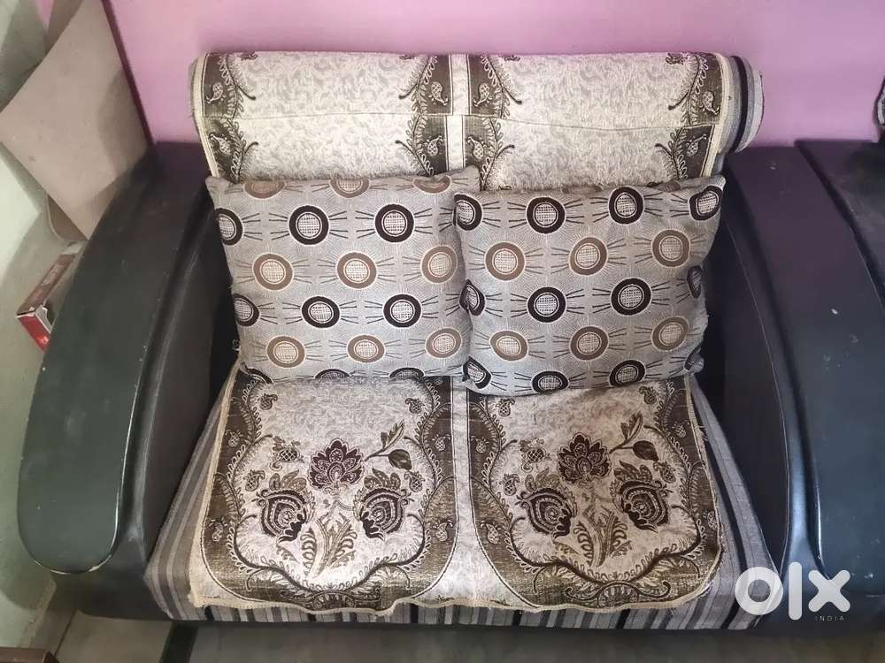 6 seater Sofa with table