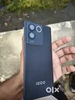 iQOO z7 pro 5G 8/128 all original 8 Month old box and charger hai