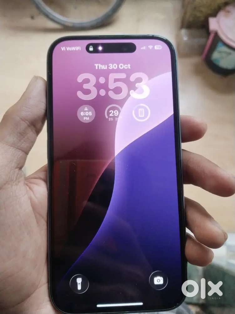 Iphone 16 128, new phone ,only 1 month before phone,battery helth 100%