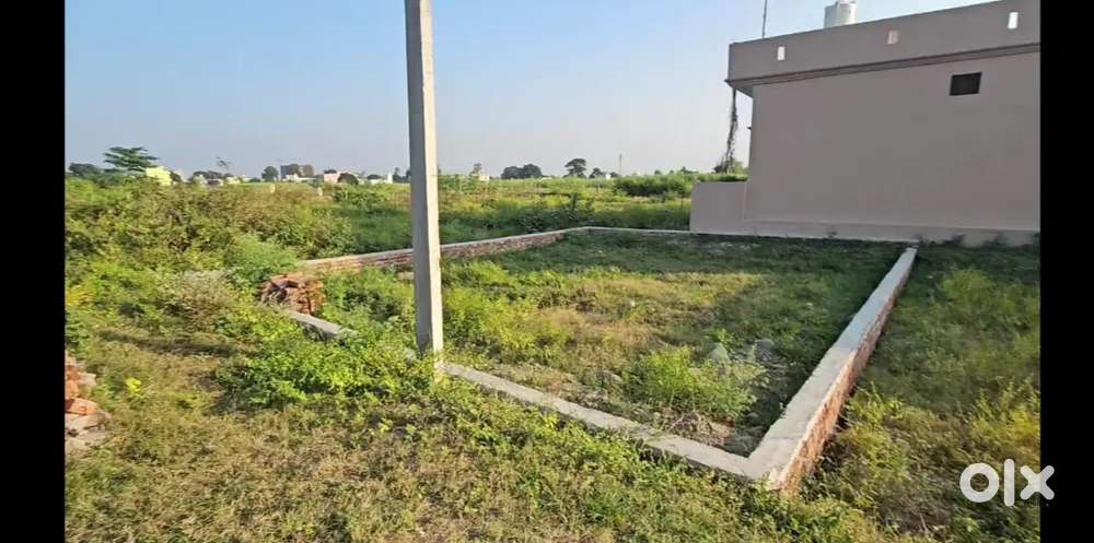 छोटे और बड़े प्लॉट मिल जायेंगे कुल 2250 sqft हैं