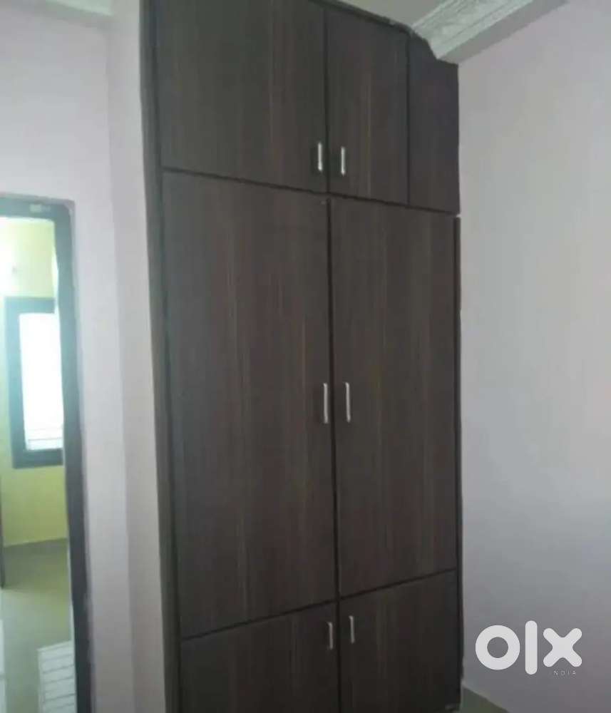 Big 2Bhk For Family And Bachelor ( Light, Fan, Cupboard Available)