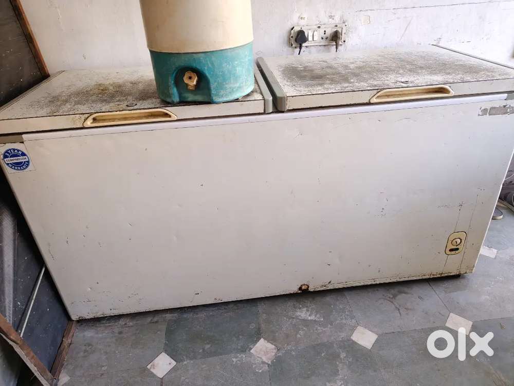 Blue Star ka deep freezer chalu condition