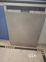 Dish washer