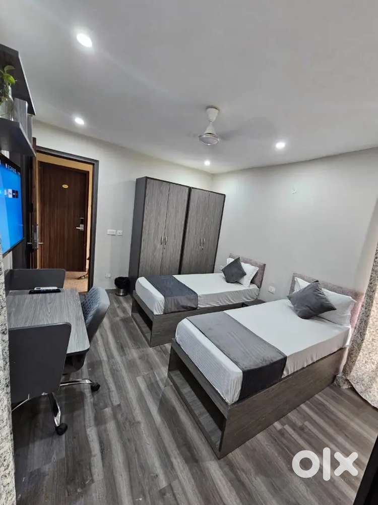 Luxury PG Near BPTP Center One, Pioneer Urban Square, M3M Cosmopolitan