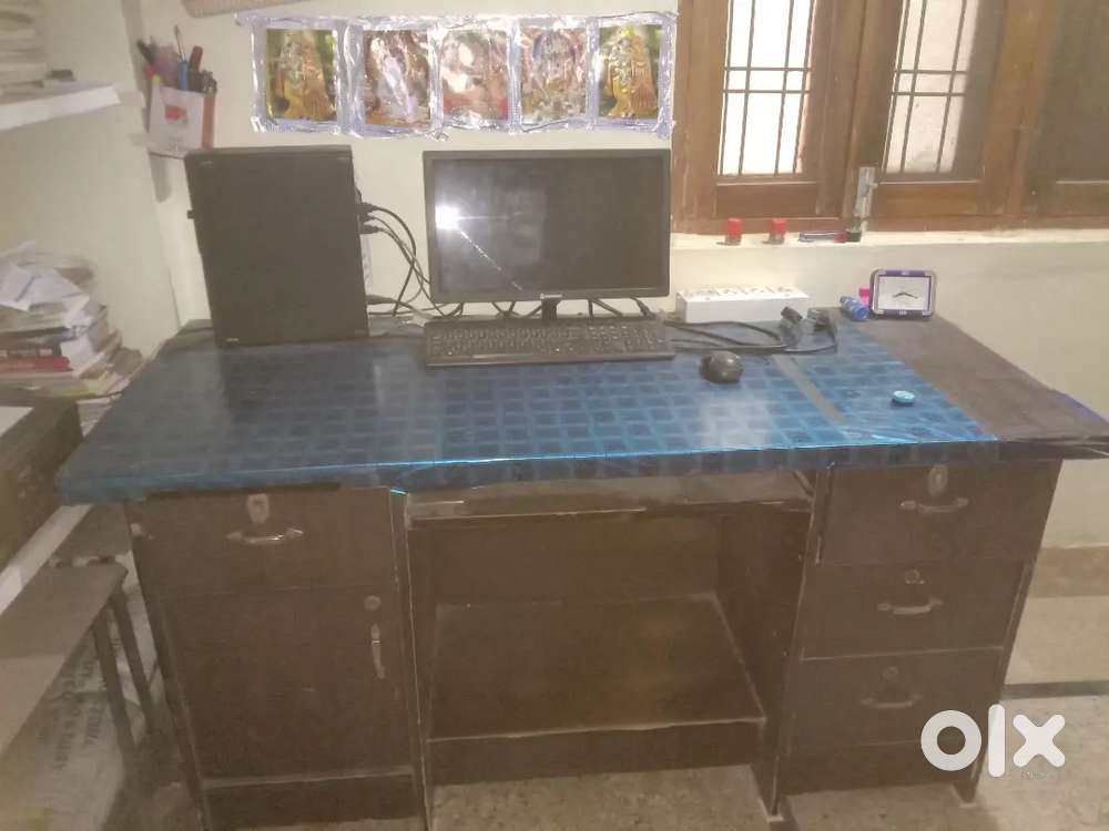 Computer table
