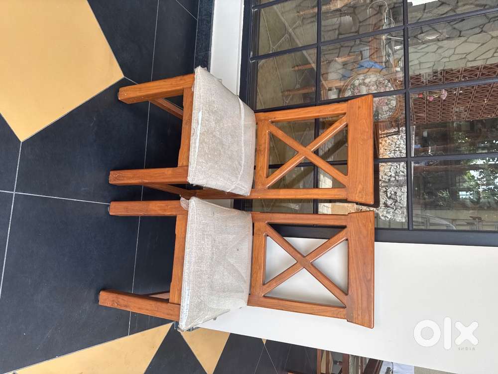 NILAMBUR teak 6 seater sining set