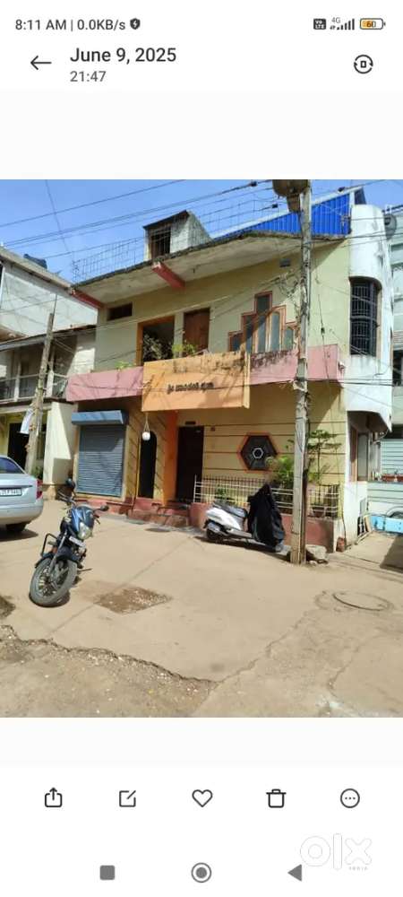 2 independent houses with 1 shop