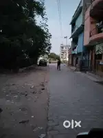 KDA chaurahe se 100 meter andar hai 20 fet ki road hai