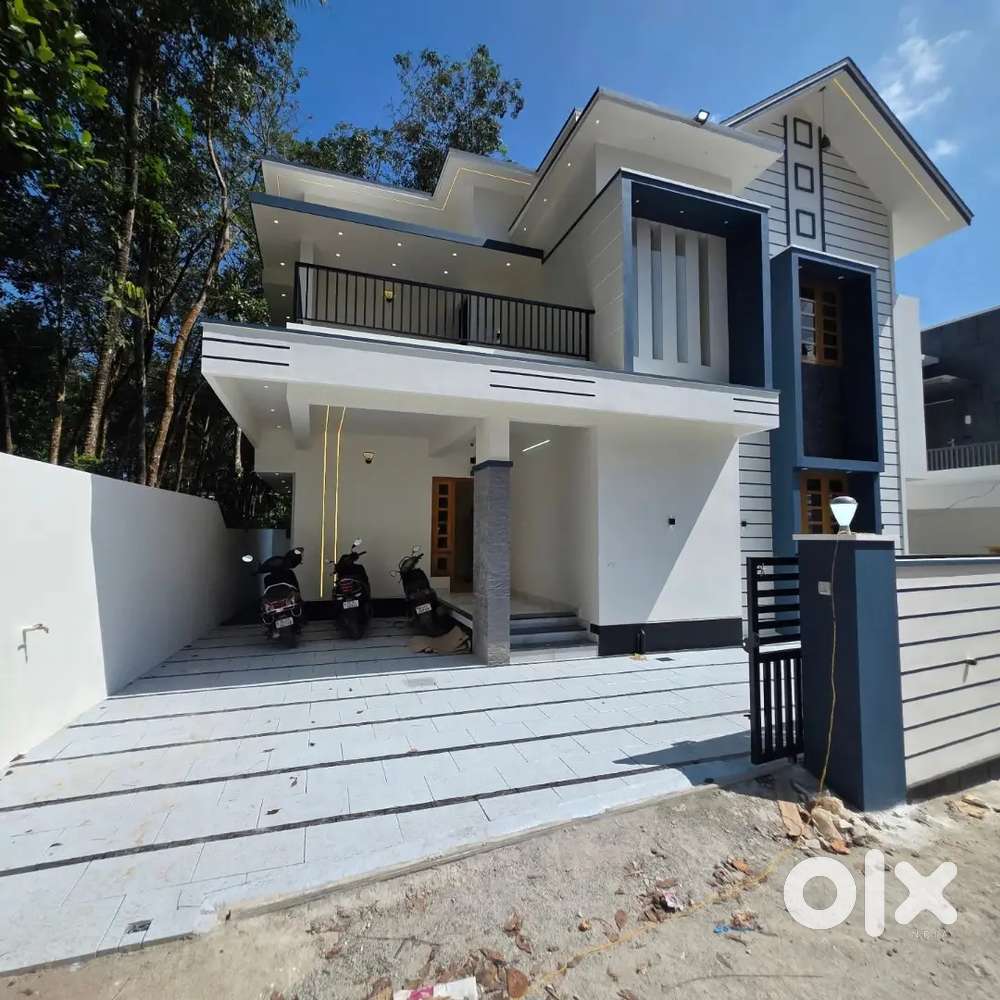 Trivandrum kazakootam ayiroopara main road bus root 200mtre