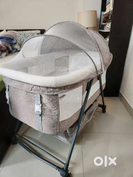 Star & Daisy baby crib