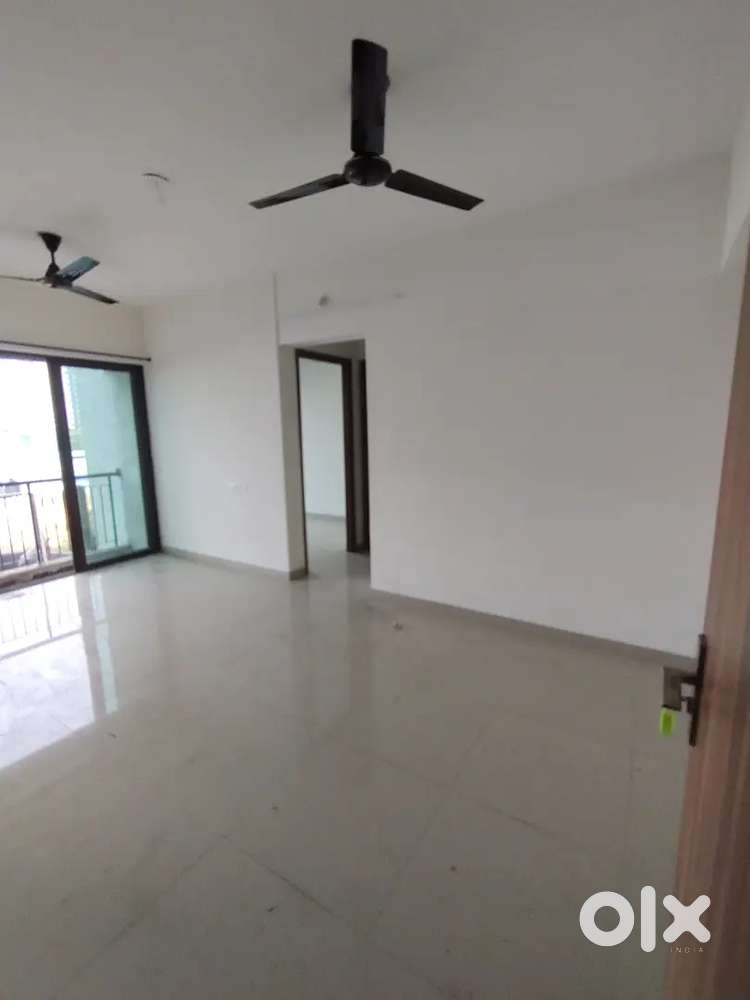 1.5 bhk 785sq.ft Rent 23k deposit 75k in man opus Mira road