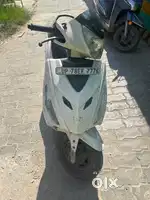 Single hand scooter