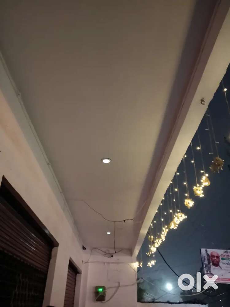 300 s/f , 300 s/f , 800 s/f  3 shop available on rent