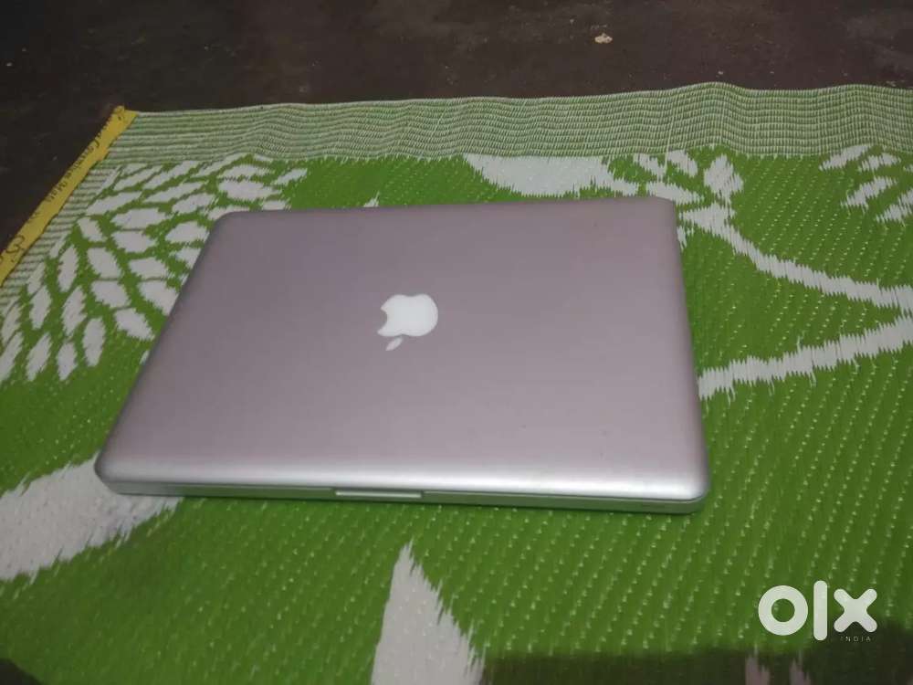 Apple MacBook Pro screen Litil bit blurry and dent on left side