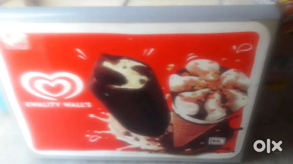 Hi i sell my ice cream parlour furniture